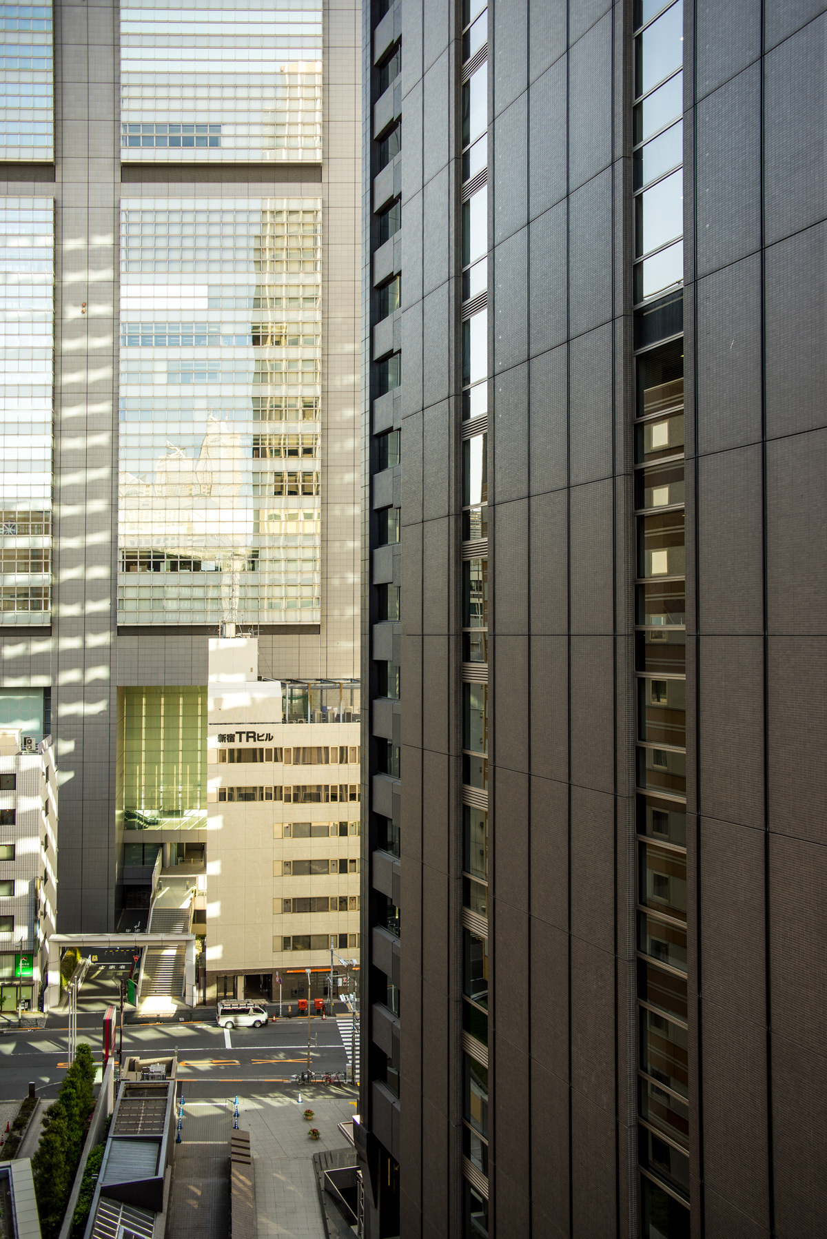 Hotel Life | A7R & Carl Zeiss Distagon 28mm F2.8 | 1/160s ISO100 28mm
